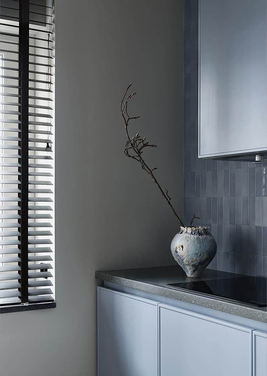 Интерьеры с кухнями из необычных материалов