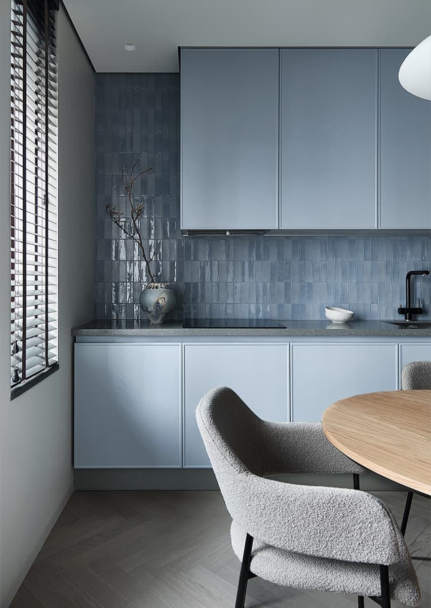 Интерьеры с кухнями из необычных материалов