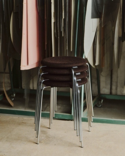 Fritz Hansen представил коллаборацию с брендом одежды Another Aspect