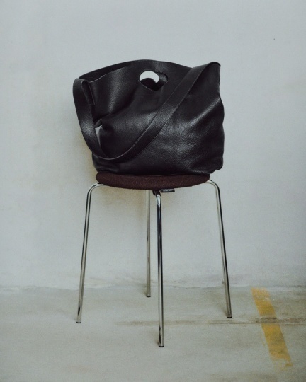 Fritz Hansen представил коллаборацию с брендом одежды Another Aspect