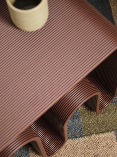 Eburet выпустил свой флагманский табурет в шоколадном оттенке