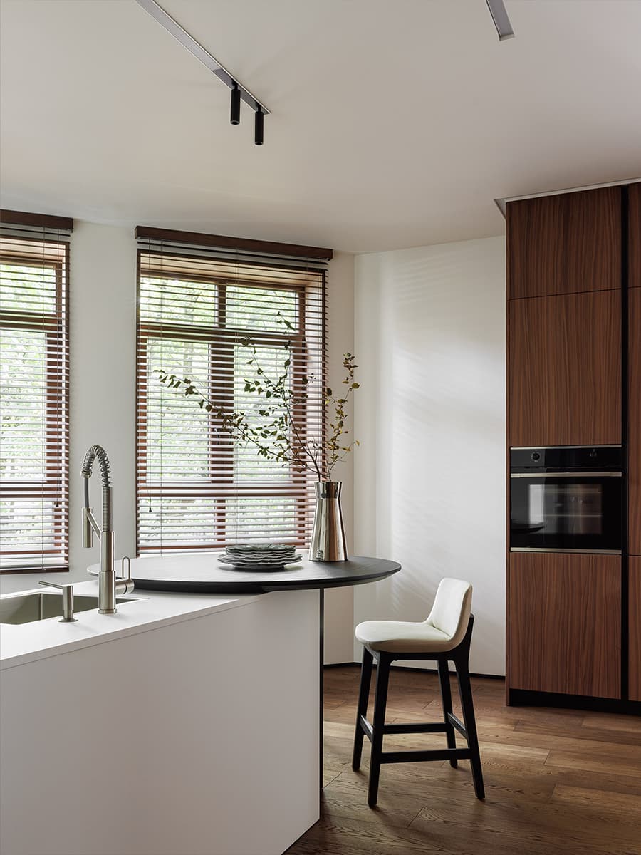 Теплый интерьер «отпускной» квартиры в Калининграде — проект Татьяны Генне