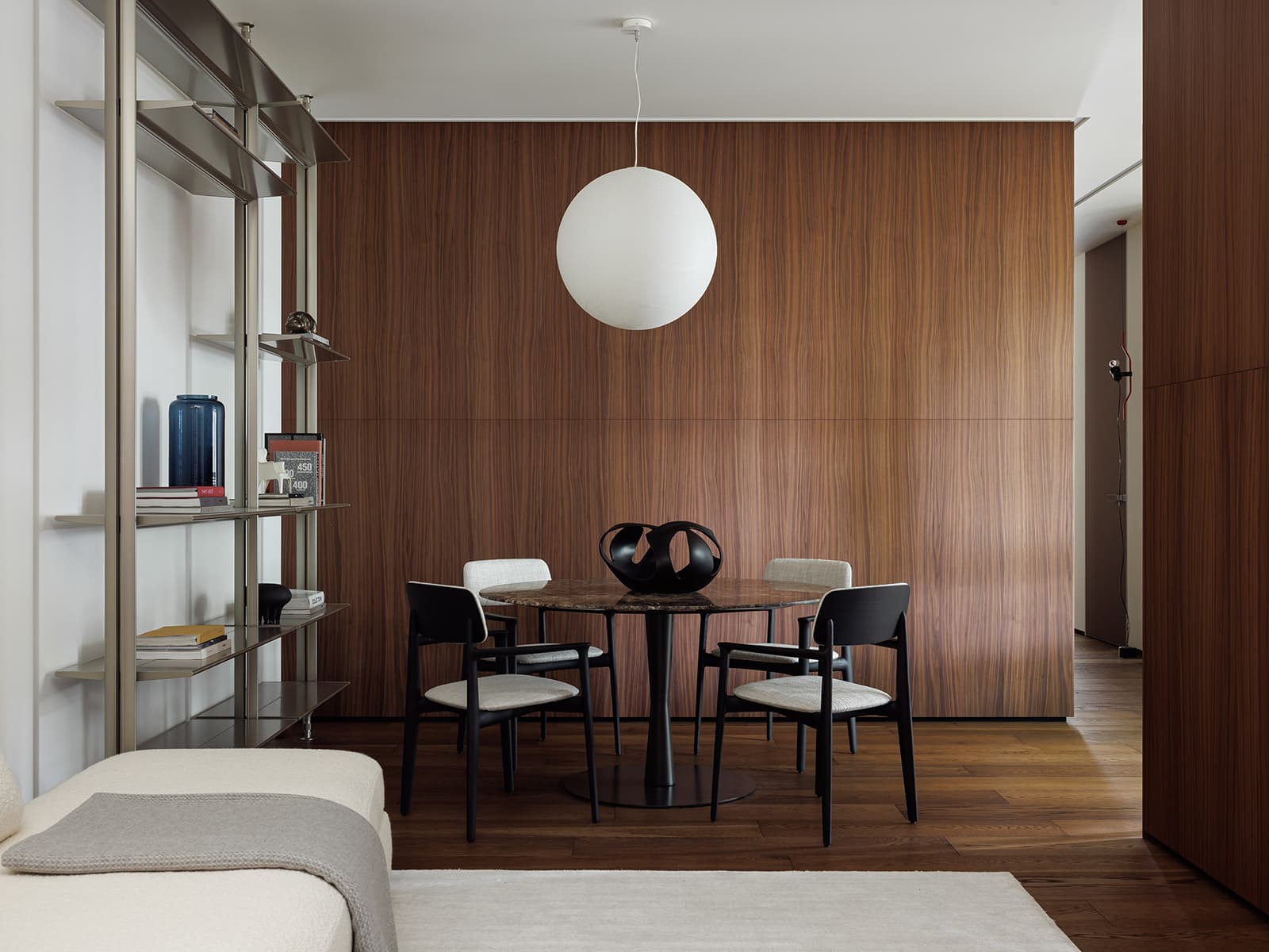 Теплый интерьер «отпускной» квартиры в Калининграде — проект Татьяны Генне