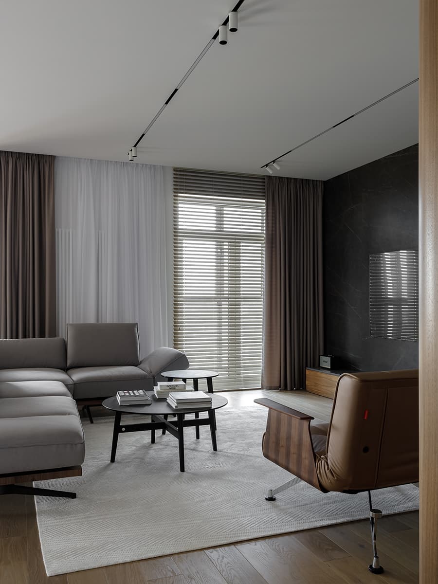 Радиусные объемы и итальянские светильники в интерьере челябинской квартиры — проект Starikova Architects