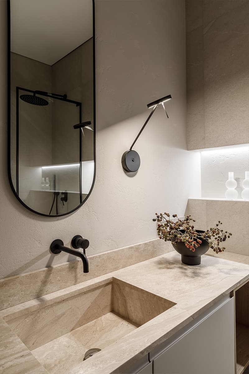 Сдержанный интерьер квартиры с выразительным декором — проект Натальи Чопенко