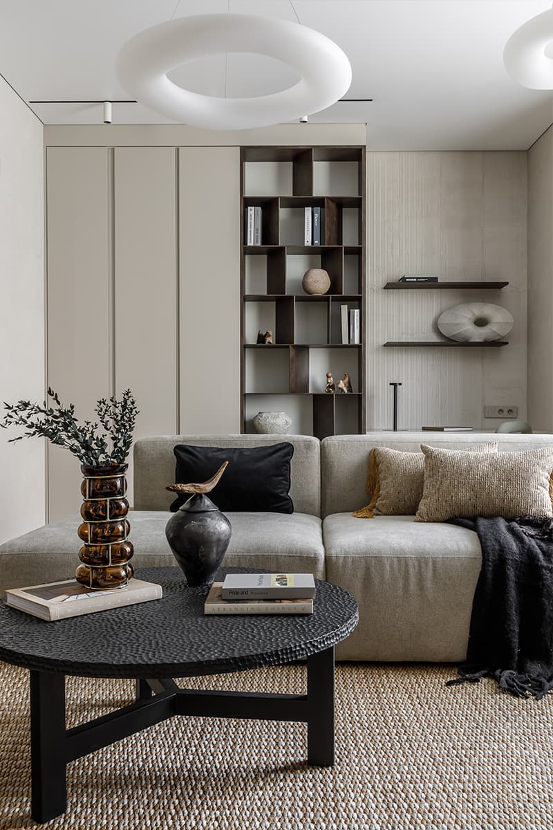 Сдержанный интерьер квартиры с выразительным декором — проект Натальи Чопенко