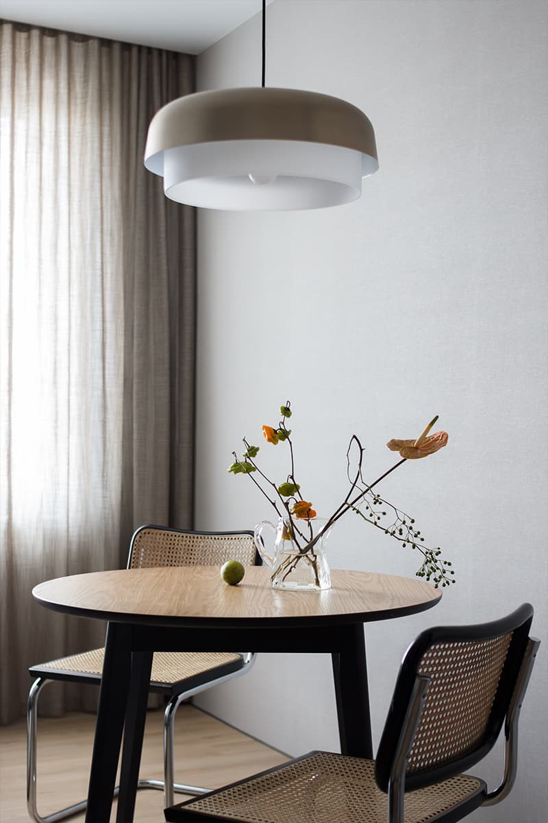 Обволакивающий интерьер компактной квартиры для мужчины — проект дизайн-студии «Воздух»