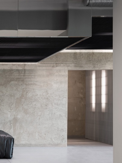 Студия Metrooffice Architetti реконструировала заброшенный завод для Balenciaga