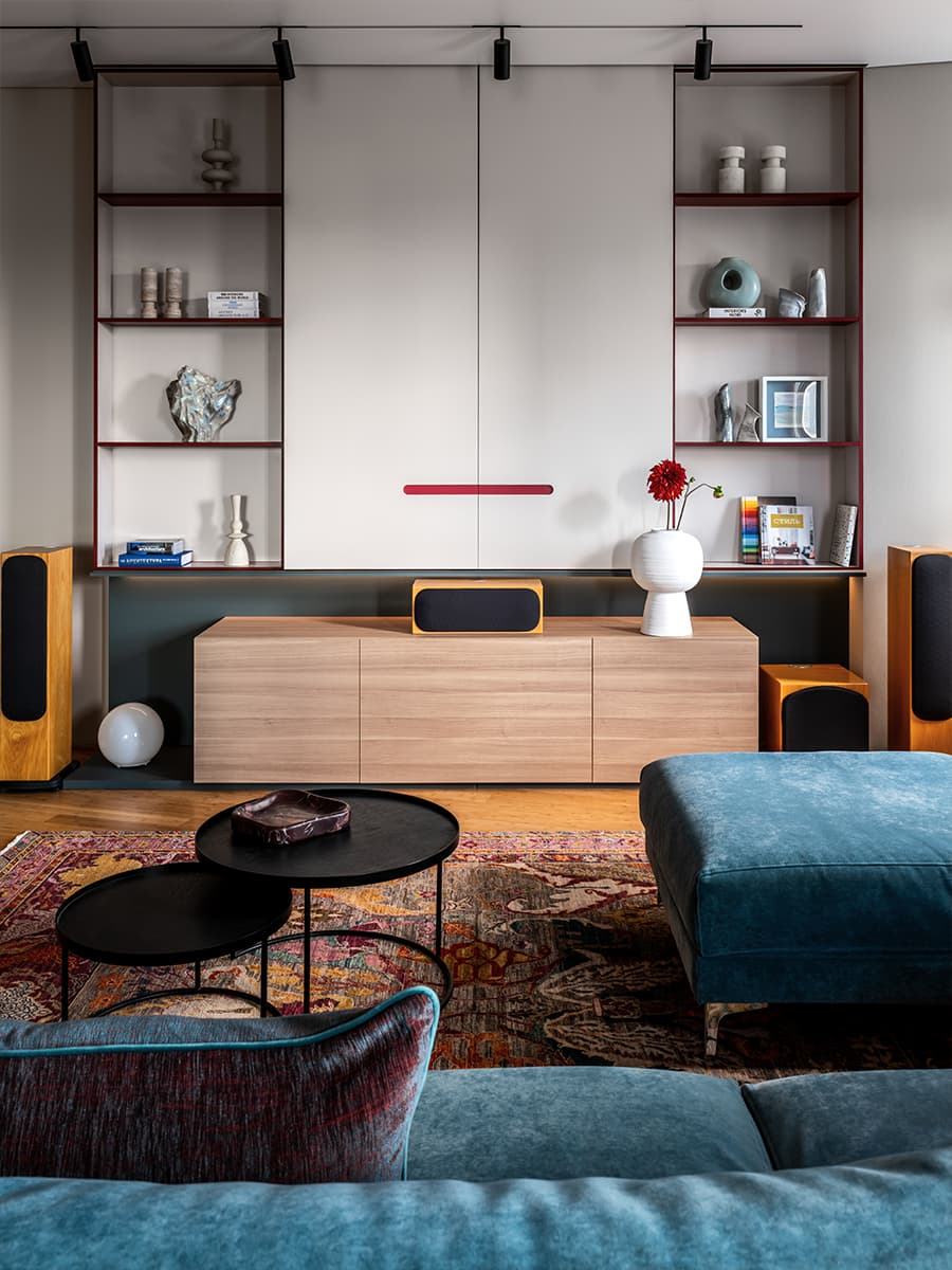 Красочные контрасты и предметы с историей в интерьере для семьи дизайнера — проект Надежды Кривоножко