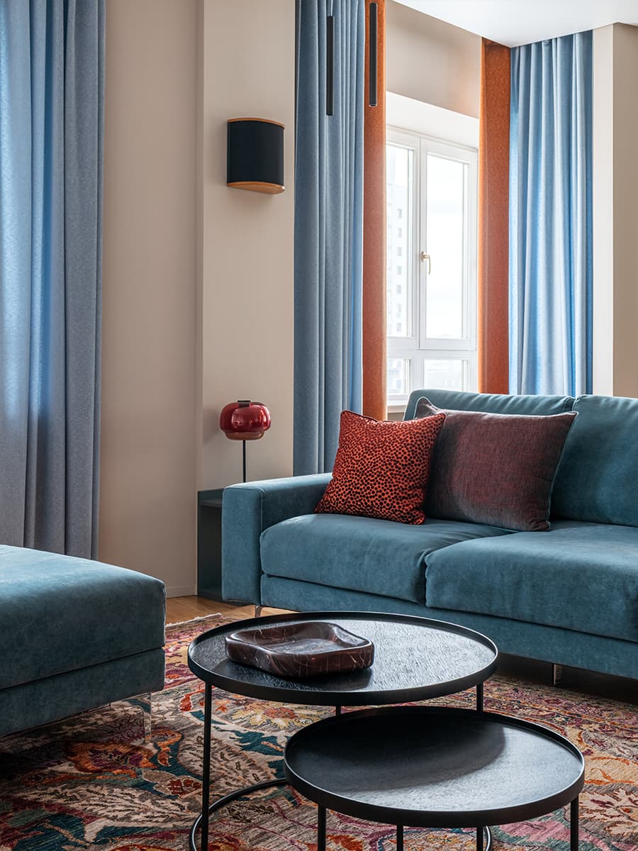 Красочные контрасты и предметы с историей в интерьере для семьи дизайнера — проект Надежды Кривоножко