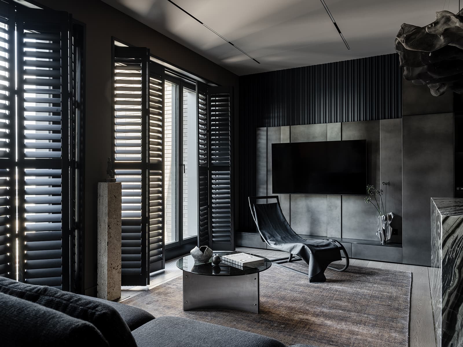 Драматичный интерьер квартиры для уединения — проект Марины Мирасовой