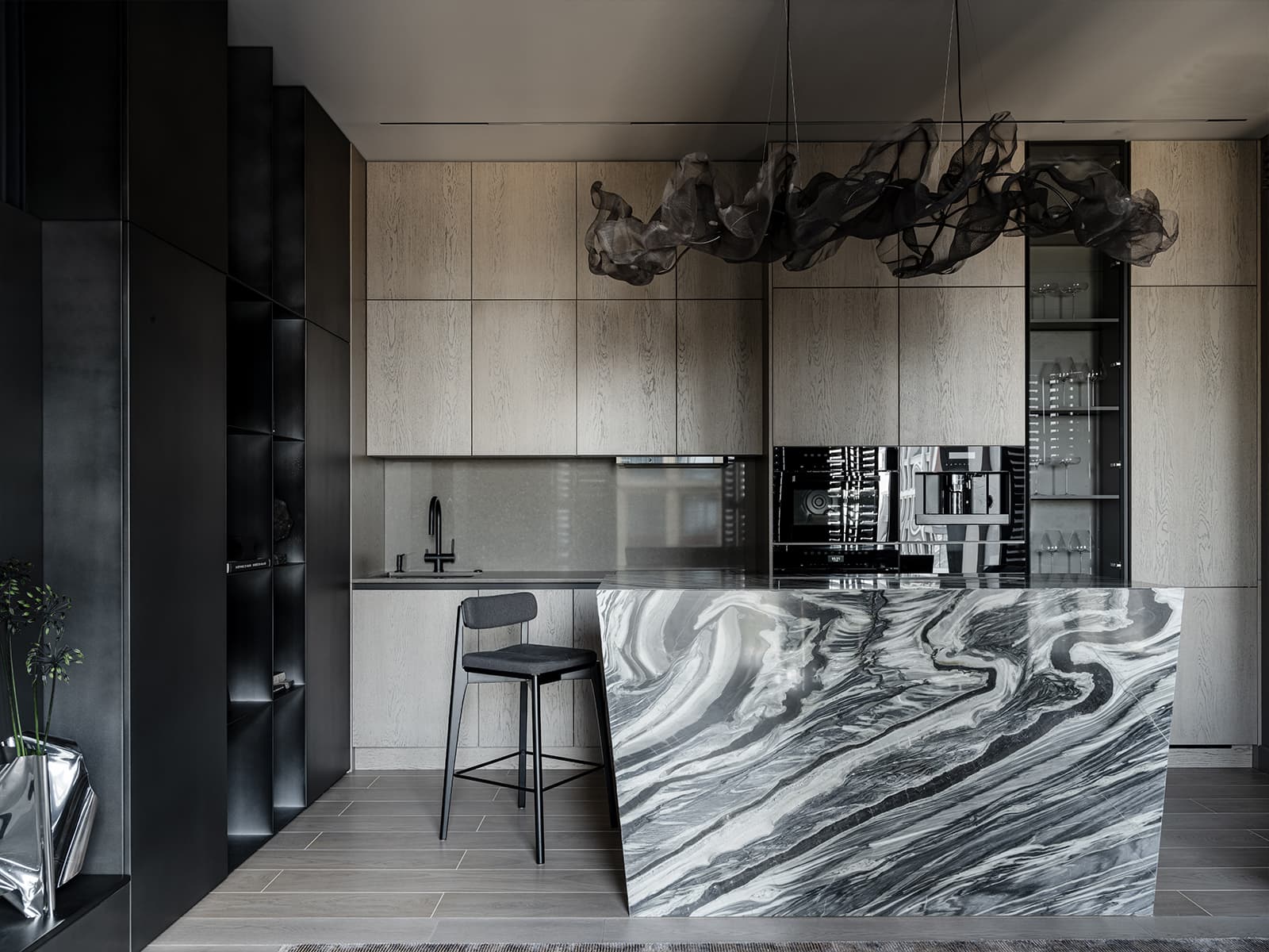 Драматичный интерьер квартиры для уединения — проект Марины Мирасовой