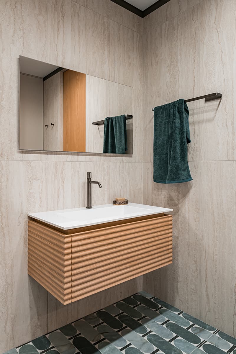 Приятные на ощупь материалы и артефакты прошлого в интерьере квартиры в Екатеринбурге — проект Ирины Чертихиной