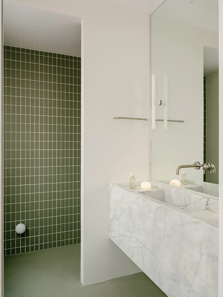 Эстетика художественной галереи в лаконичном интерьере испанской квартиры — проект D I — S diriondostudio