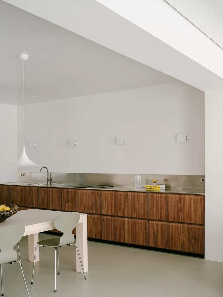 Эстетика художественной галереи в лаконичном интерьере испанской квартиры — проект D I — S diriondostudio