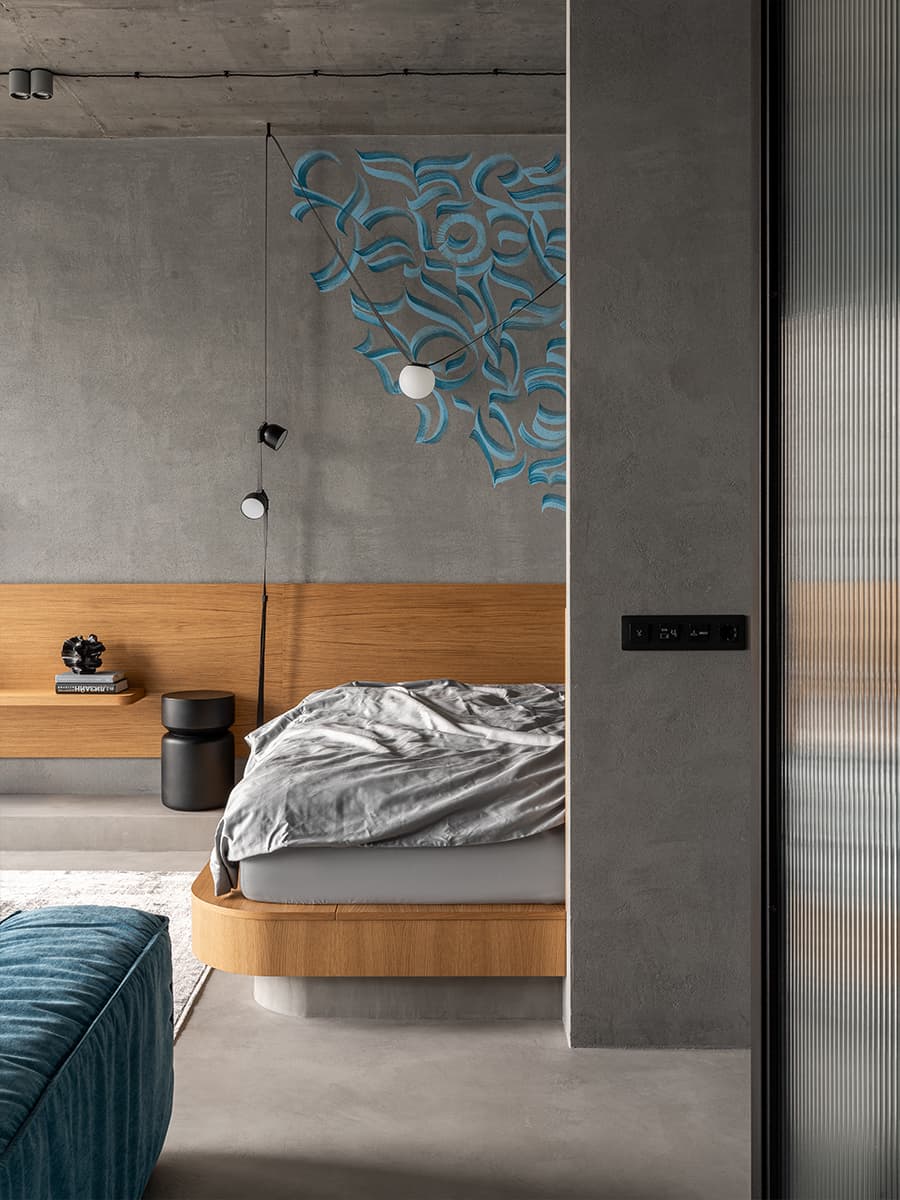 Авторская роспись стен и рифленое стекло в интерьере апартаментов — проект студии дизайна Wellspring