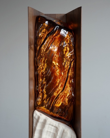 Саймон Джонс представил новые объекты из керамики