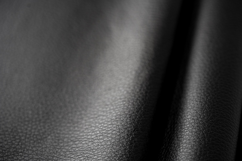 Лондонский стартап разработал альтернативную кожу из пивных остатков