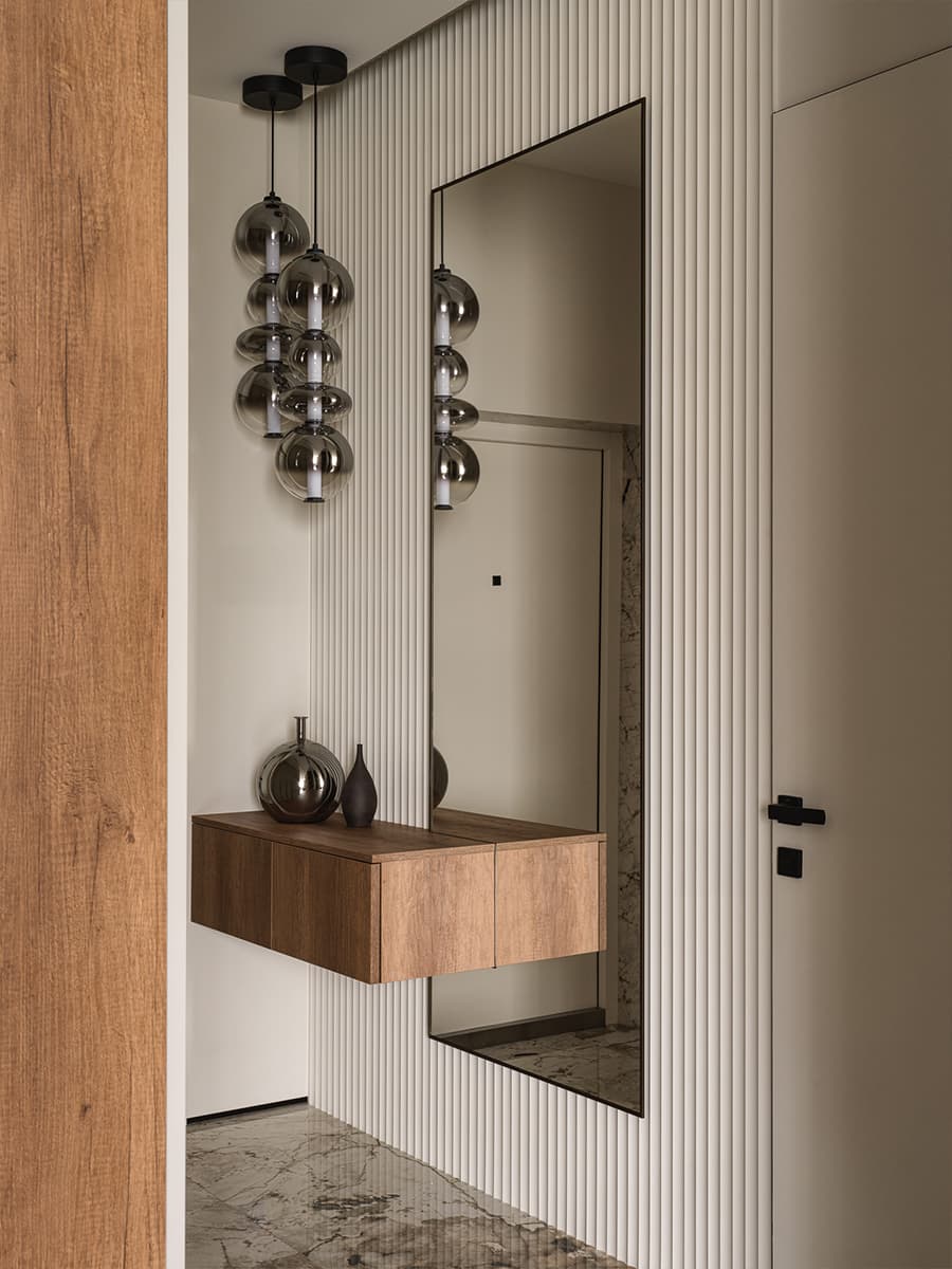 Эффектный керамогранит и красочная детская в интерьере семейной квартиры — проект Екатерины Ивановой