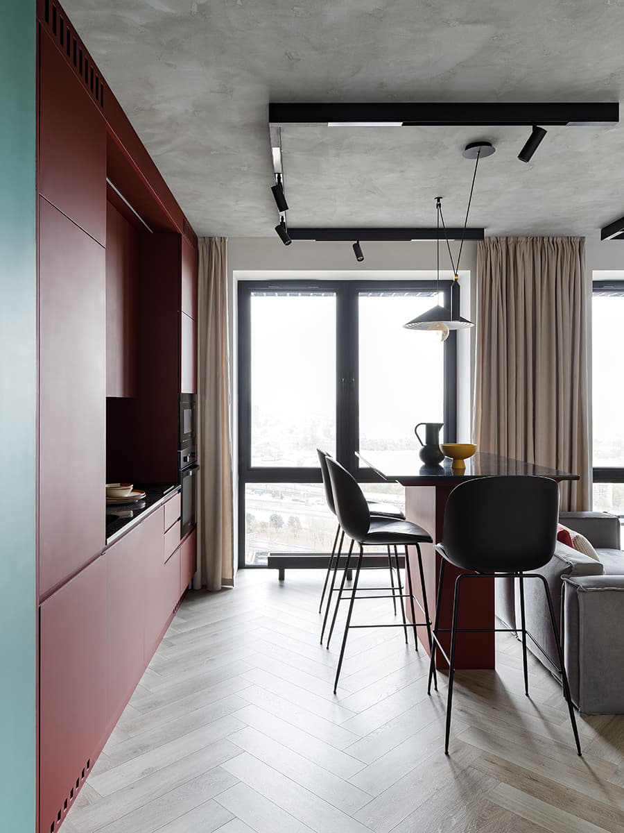 Игра контрастных цветов в интерьере квартиры с видовым кабинетом — проект студии GU Design