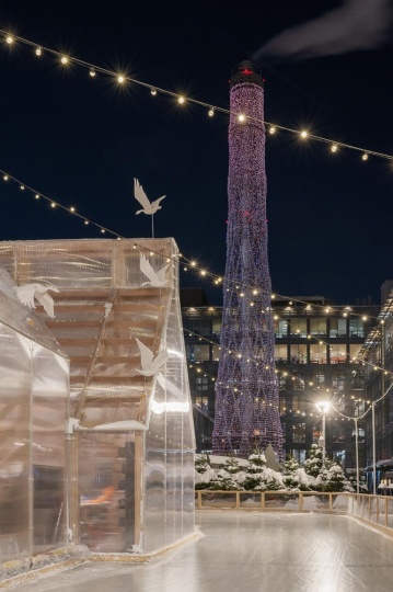 Маша Кунякина создала сказочный домик для катка в Москве