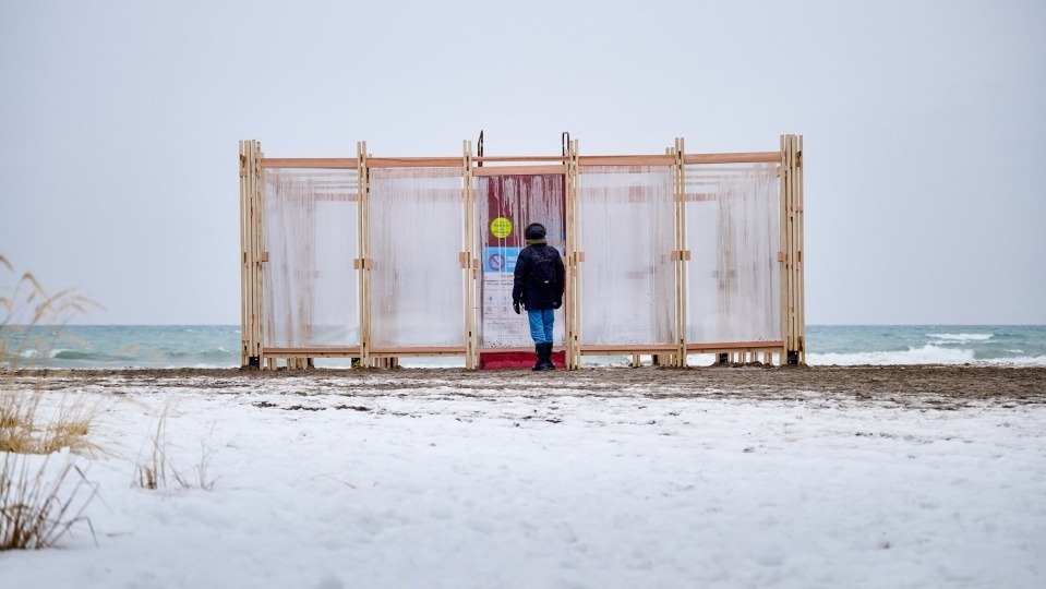 Выставка Winter Stations: паблик-арт на грани видимого и реального
