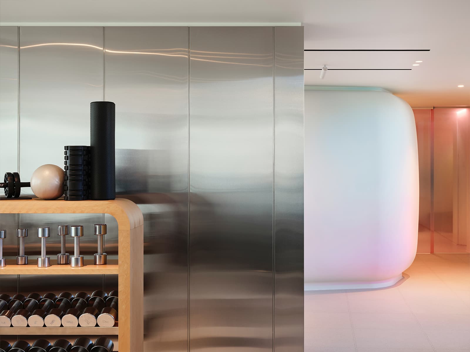 Футуристичный интерьер центра биохакинга в Санкт-Петербурге — проект DA bureau