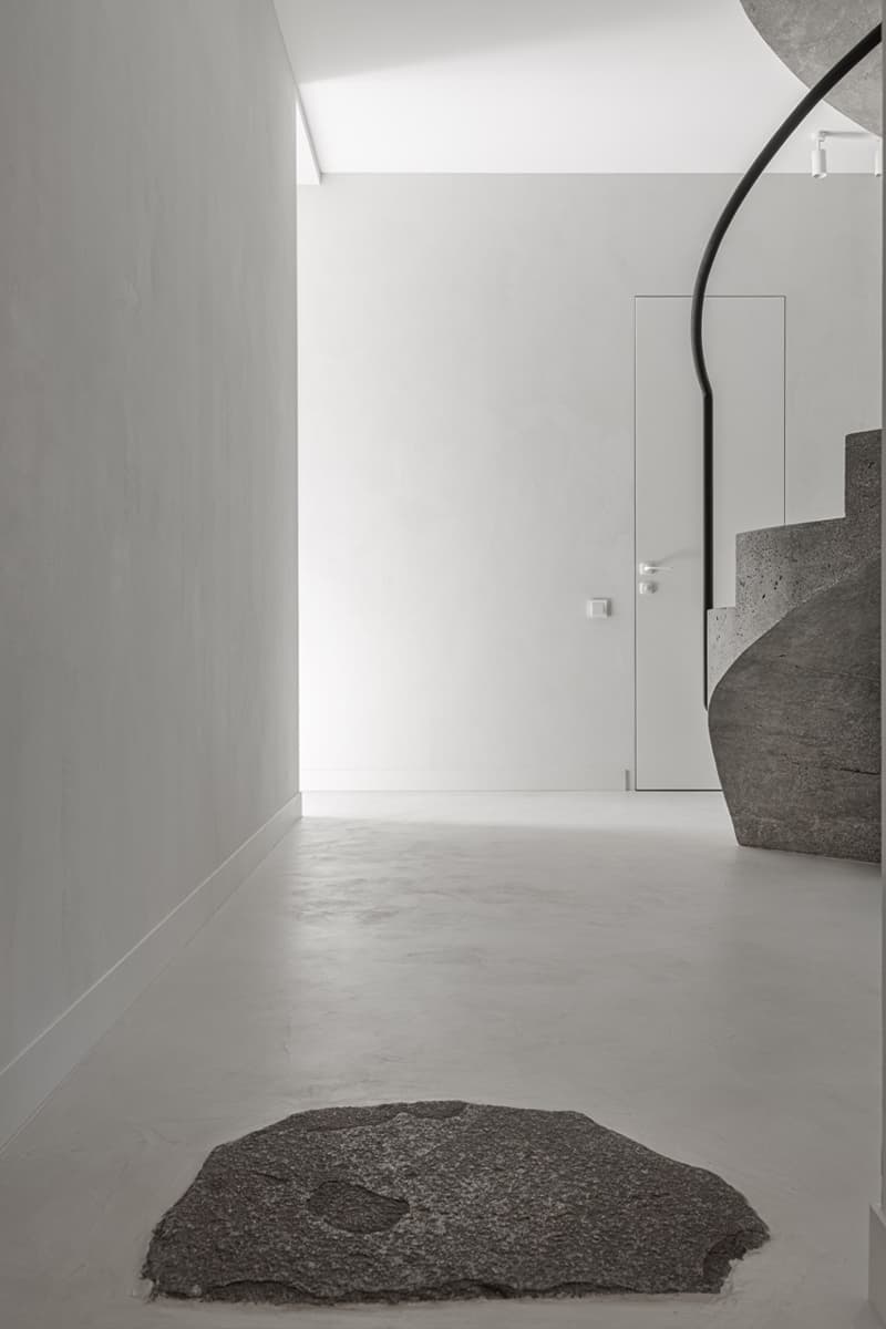 Сдержанный интерьер двухуровневой квартиры в Подмосковье — проект Ярослава Жука