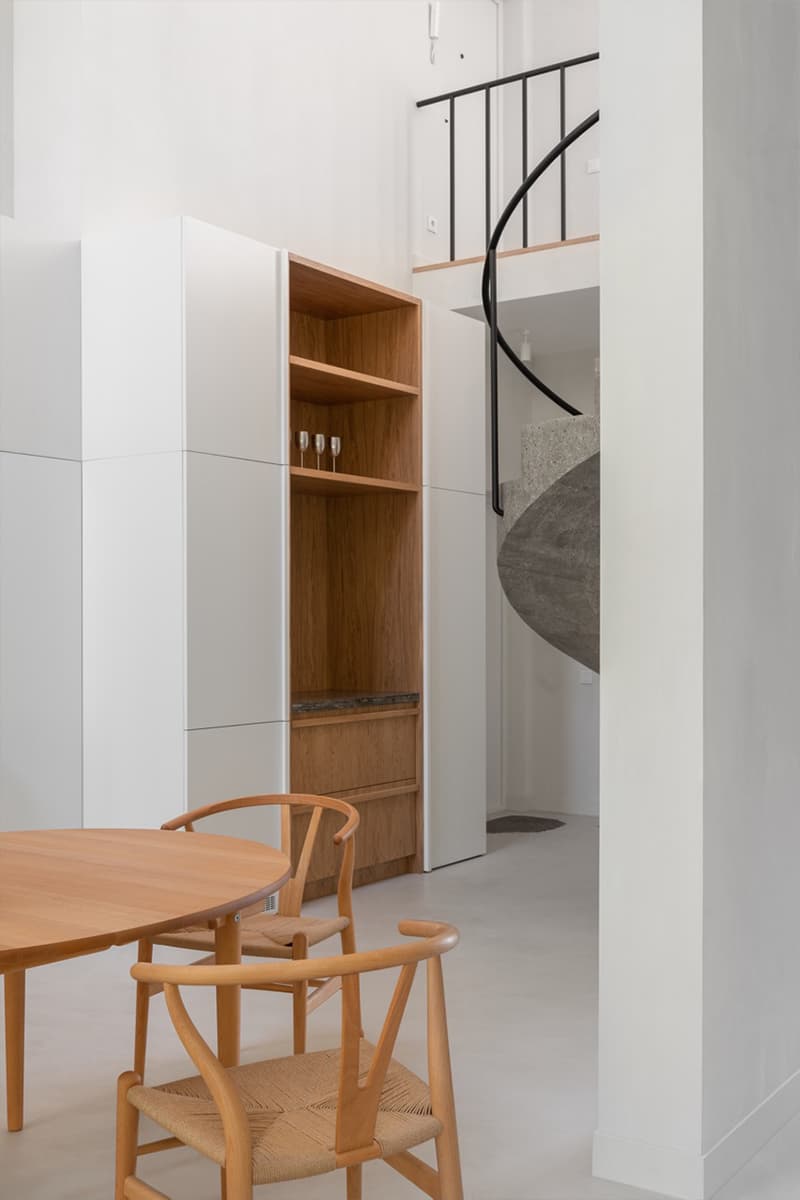 Сдержанный интерьер двухуровневой квартиры в Подмосковье — проект Ярослава Жука