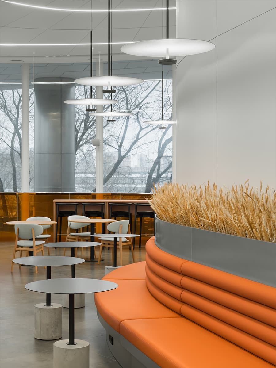 Контрасты и динамичный свет в интерьере технологичного офиса — проект IND Studio