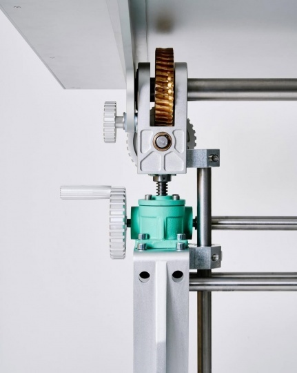 Студия CALIPER разработала чертежный стол для Дэниела Аршама