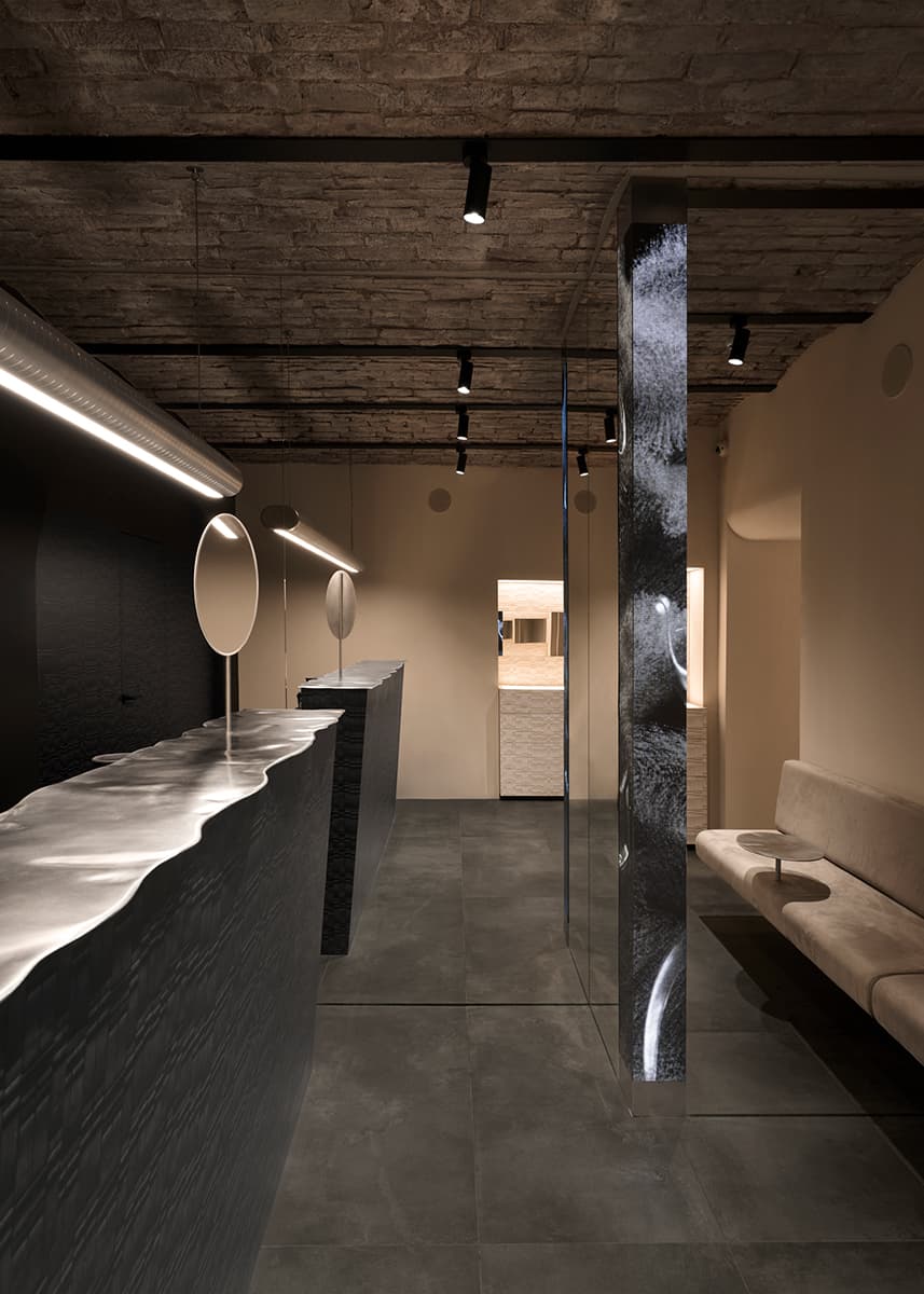 Интерьер камерного шоурума бренда украшений — проект студии Muno.Design