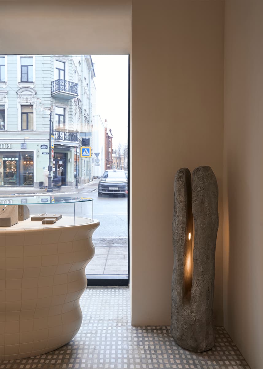 Интерьер камерного шоурума бренда украшений — проект студии Muno.Design