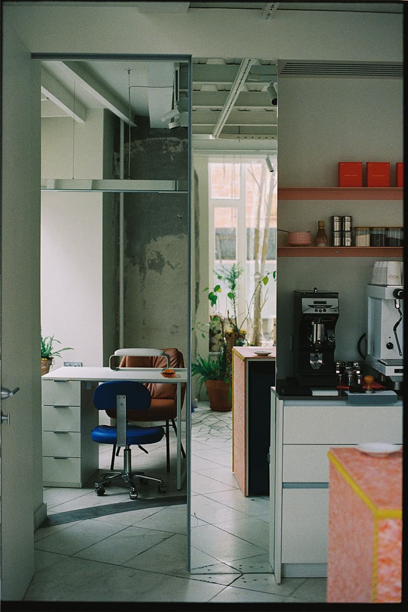 Винтаж и необработанные фактуры в интерьере салона красоты — проект Lebedeva project