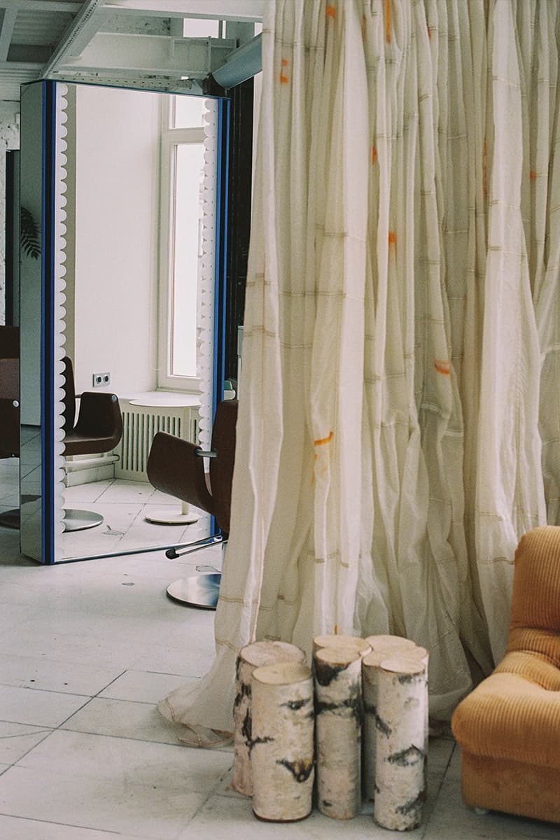 Винтаж и необработанные фактуры в интерьере салона красоты — проект Lebedeva project