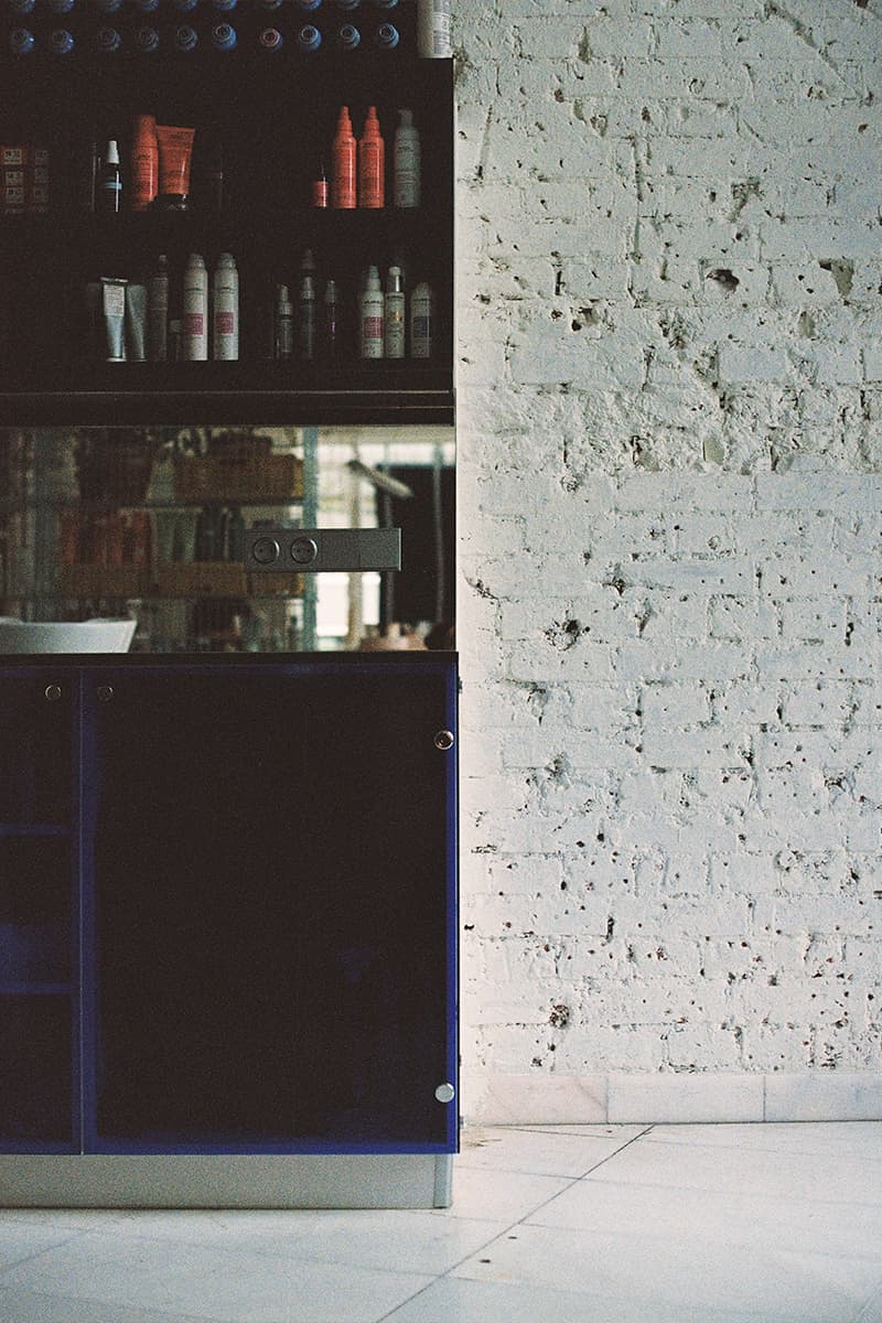 Винтаж и необработанные фактуры в интерьере салона красоты — проект Lebedeva project