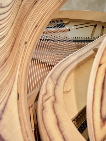 Келли Уэстлер создала пианино для бренда Edelweiss