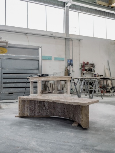 Estudio Material переосмыслила форму арки в предметах мебели