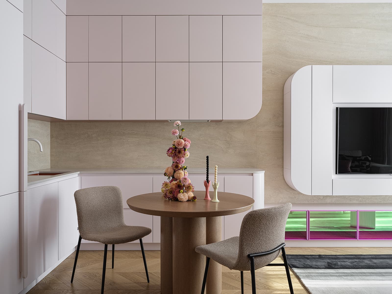 Мягкие тона и гибкие формы в интерьере для студентки — проект Kovalchuk Interior