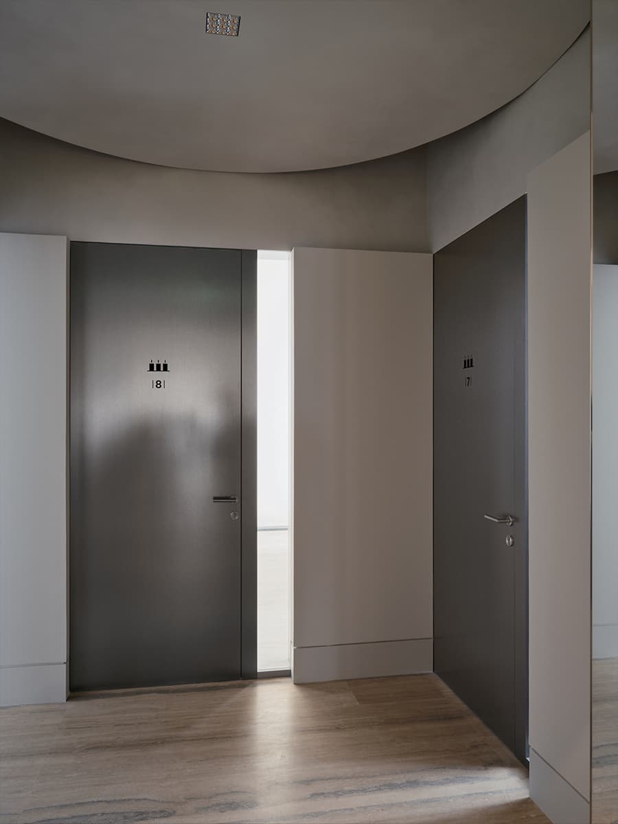 Элегантный интерьер «дома продаж» московского девелопера — проект KEMELIN PARTNERS