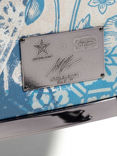 Художник Шепард Фейри переосмыслил кресло Archibald для ​Poltrona Frau