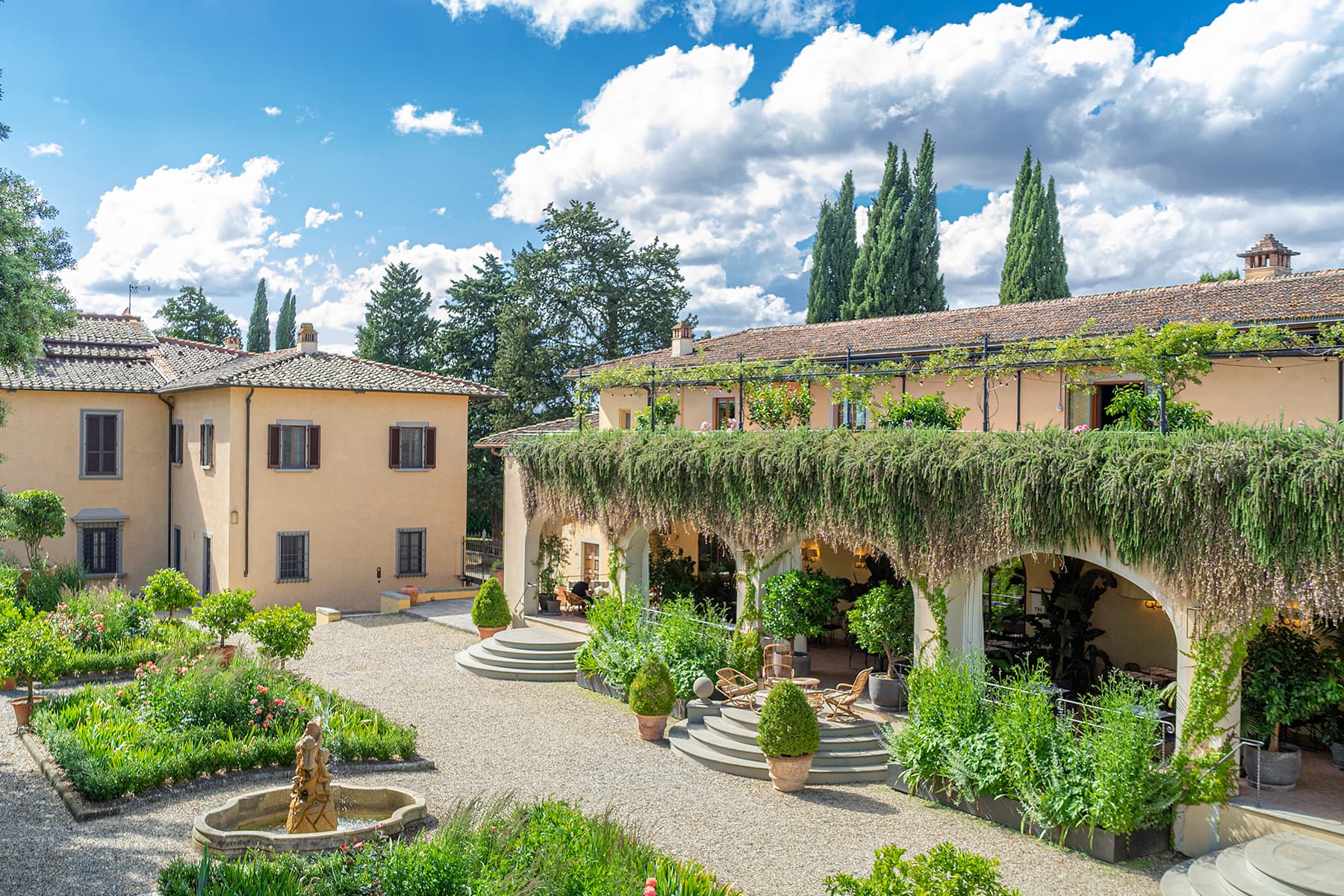 Динамичный интерьер итальянской винодельни — проект архитектурного бюро b-arch