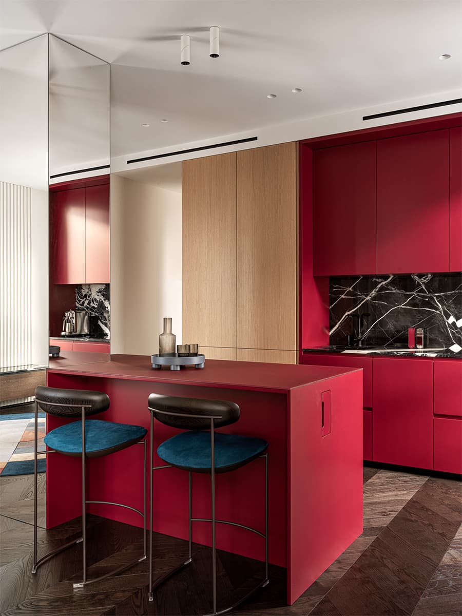 Жизнерадостный интерьер квартиры с многофункциональной гостиной — проект MEDIANA Interiors