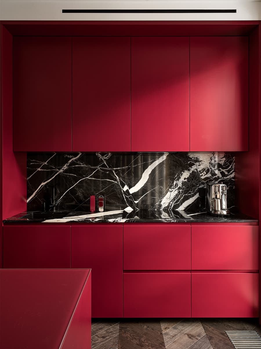 Жизнерадостный интерьер квартиры с многофункциональной гостиной — проект MEDIANA Interiors