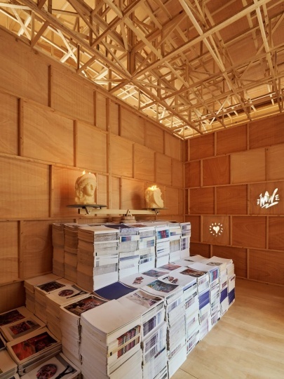 Дуэт PichiAvo создал инсталляцию для фестиваля Фальяс в Валенсии