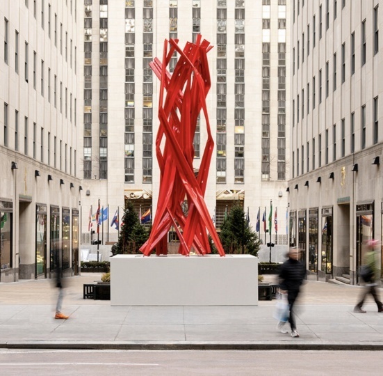 У Рокфеллер-центра появился объект художницы Беттины Пустчи