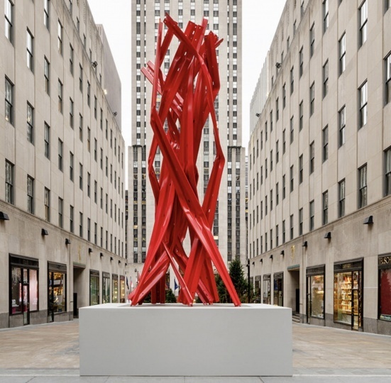 У Рокфеллер-центра появился объект художницы Беттины Пустчи