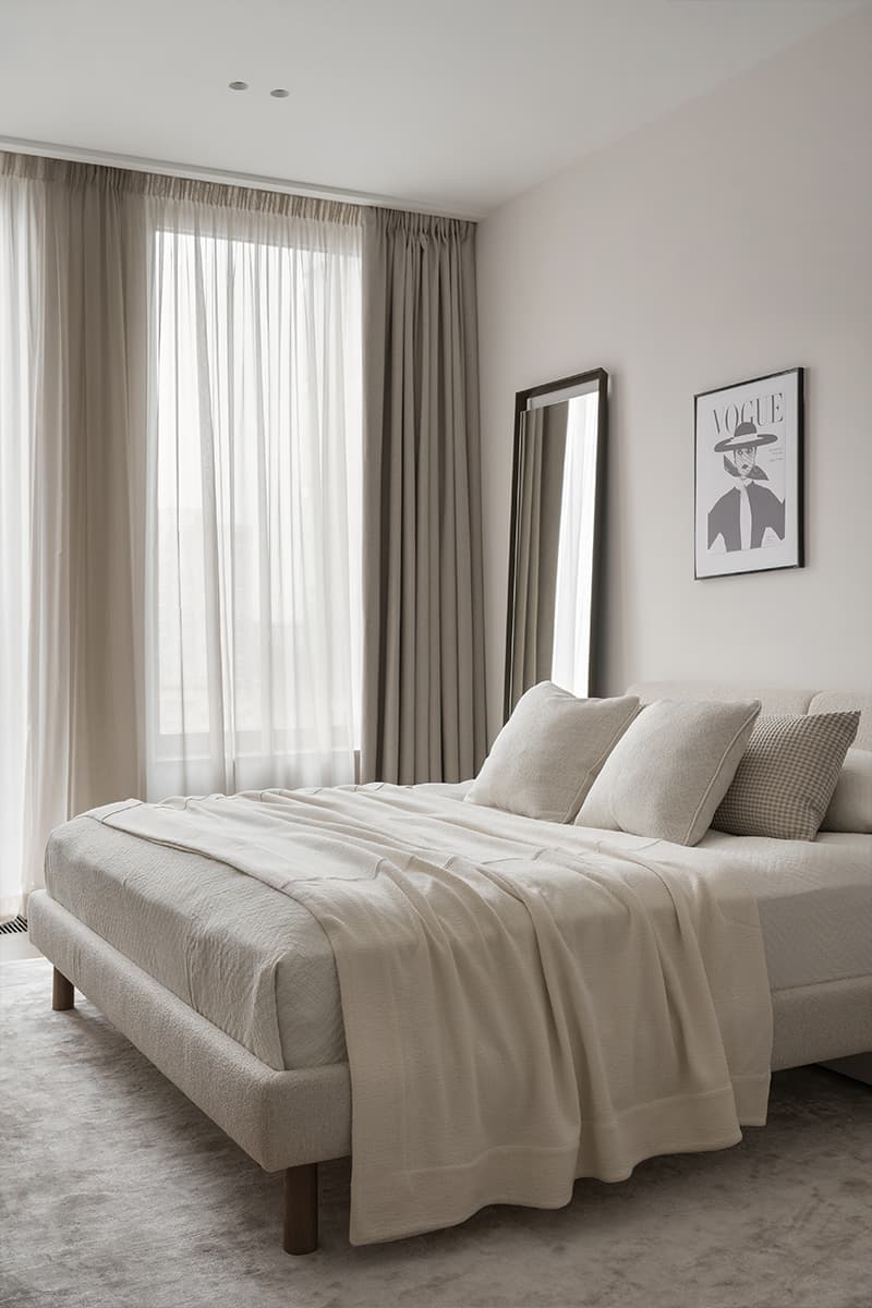 Современный интерьер квартиры с большими окнами — проект Виктории Вольвач