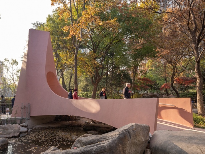 В Шанхае построили «мост счастья»