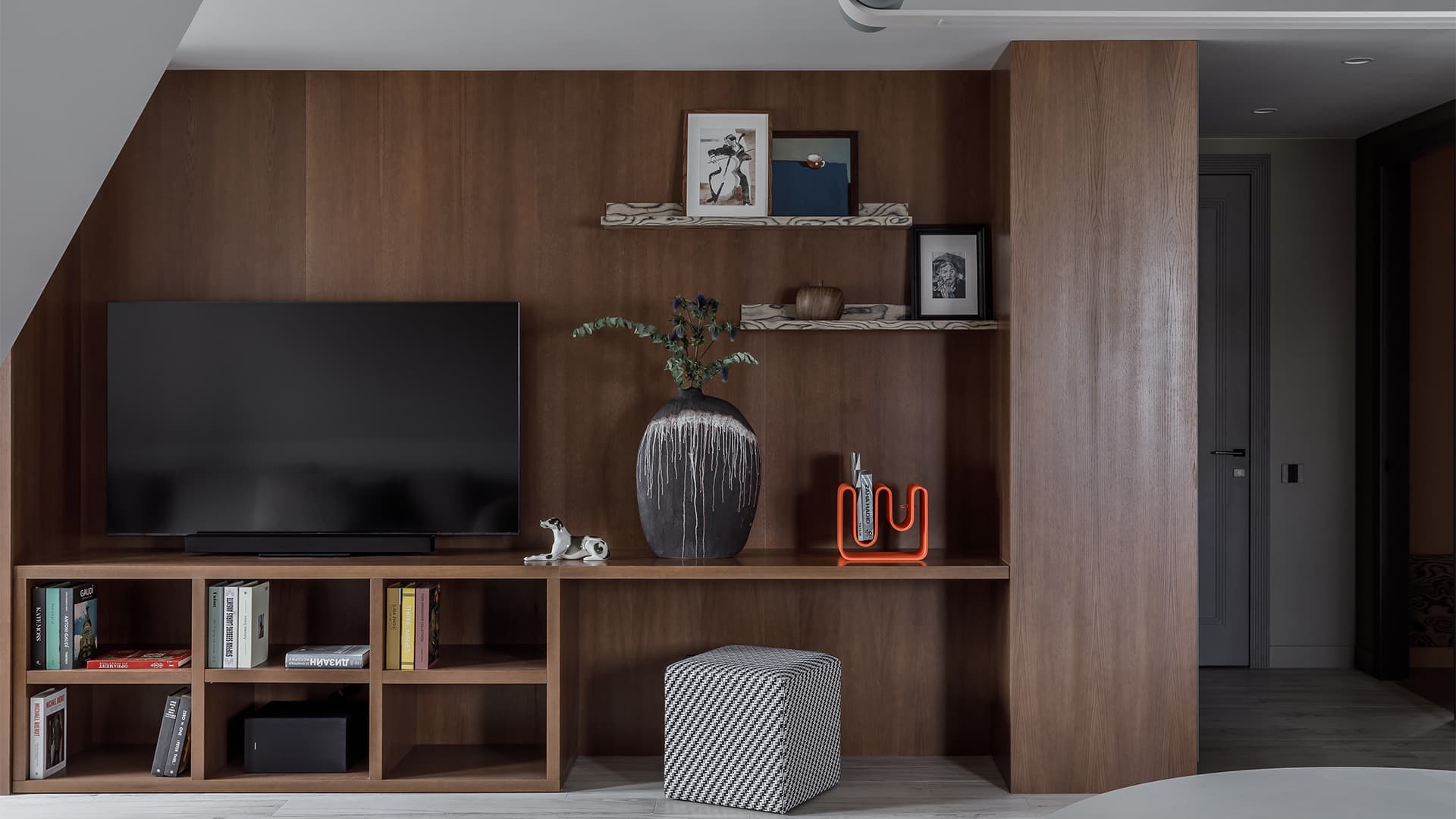 Теплые карамельные оттенки в интерьере квартиры в мансарде — проект бюро IB-design Теплые карамельные оттенки в интерьере квартиры в мансарде — проект бюро IB-design